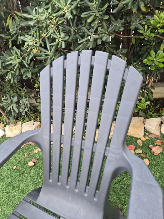 Duas cadeiras de jardim