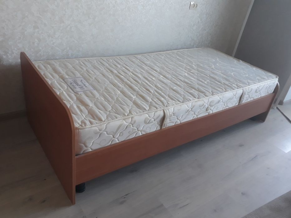 Продам ліжко з ортопедичним матрацем