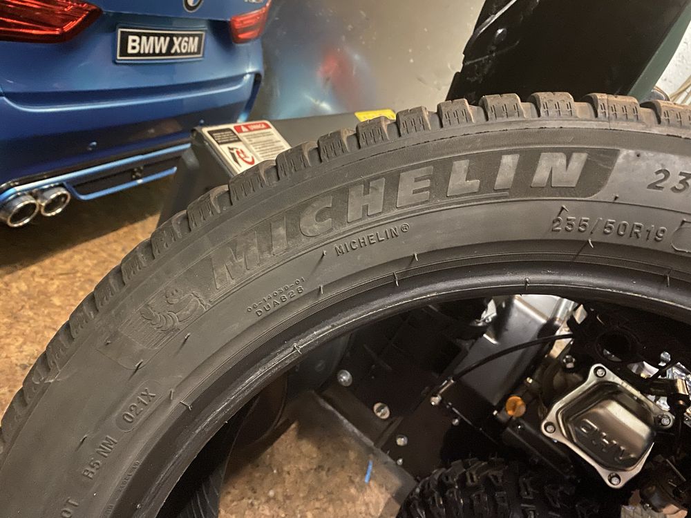 Opony wielosezonowe MICHELIN CrossClimate SUV 235/50R19 komplet