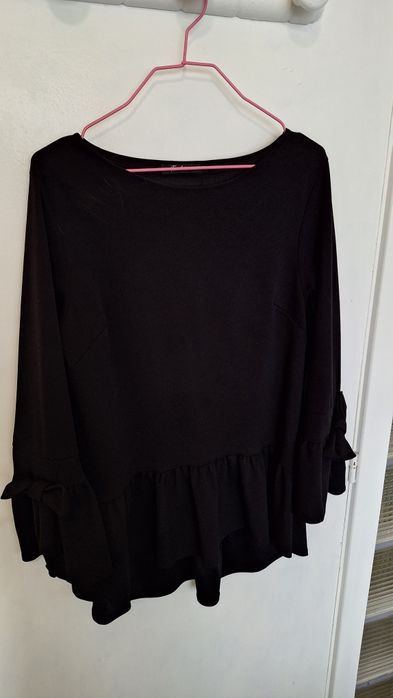 Blusa preta com laços