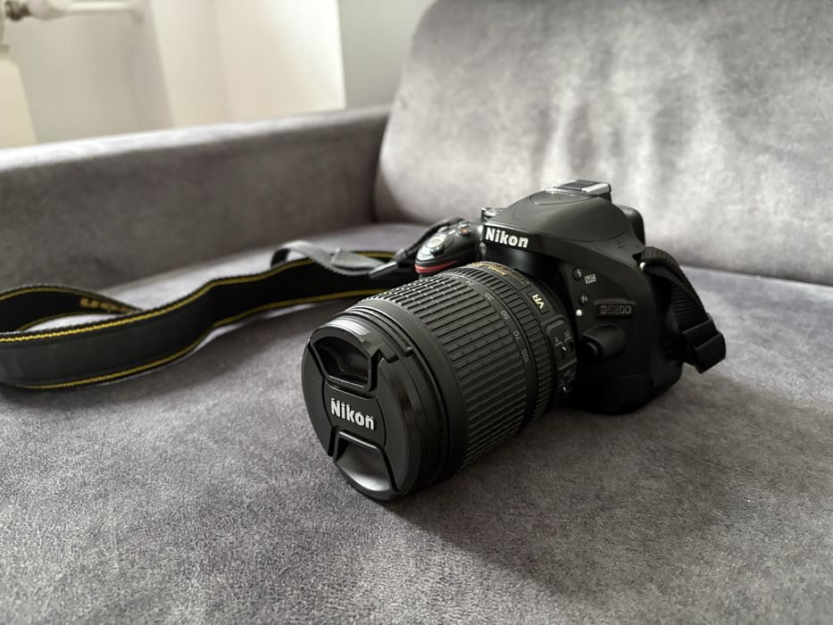 NIKON D5200 + NIKKOR 18-105 MM