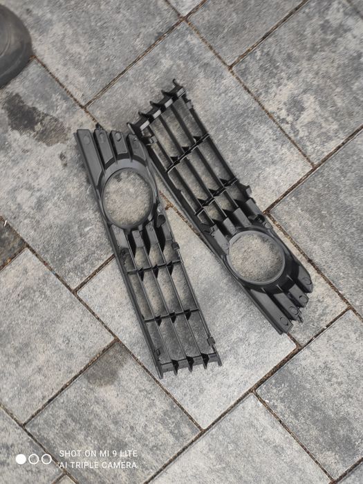 Kratka zderzaka halogenu Audi A4 B6 Prawa lewa