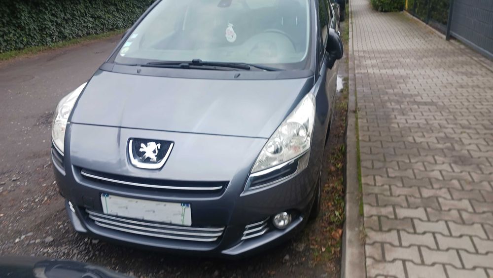 Peugeot 5008 2.0 HDI 150KM nawigacja panorama dach skory 7 osobowy