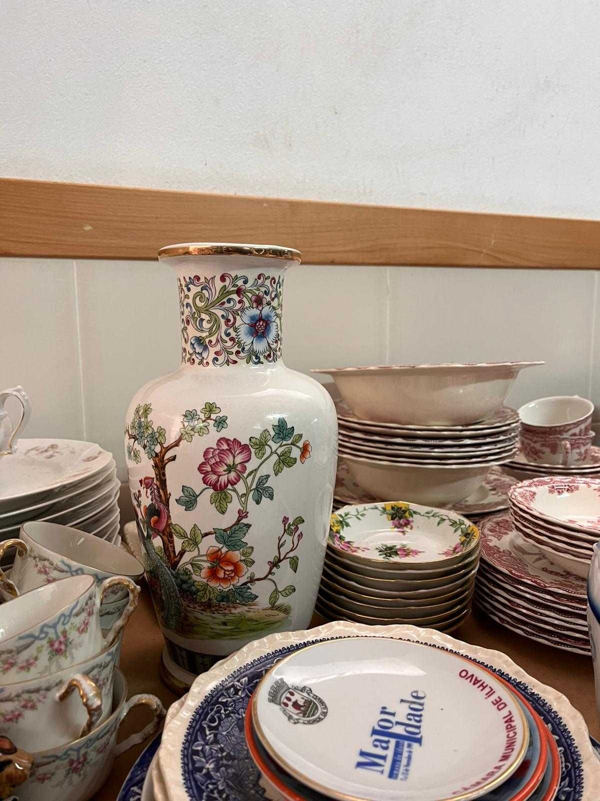 Coleção de Loiça Decorativa – Serviços Completos e Peças individuais