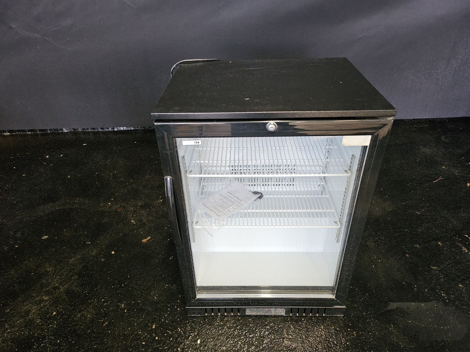 Frigorífico pequeno com porta em vidro