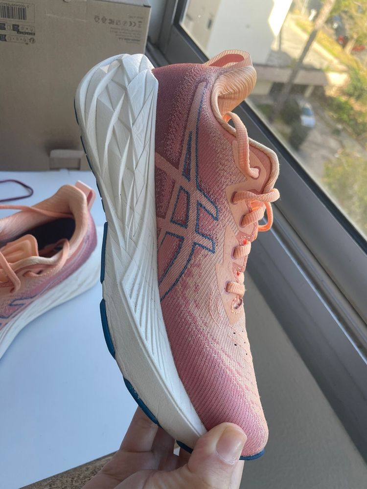Sapatilhas corrida ASICS NOVABLAST 4
