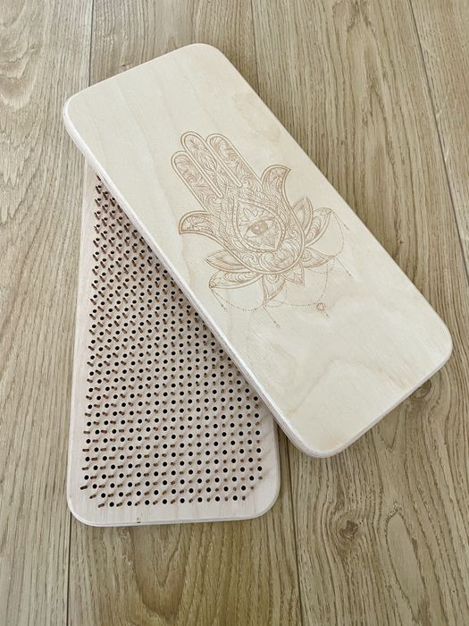 Дошка Садху, для стояння на цвяхах