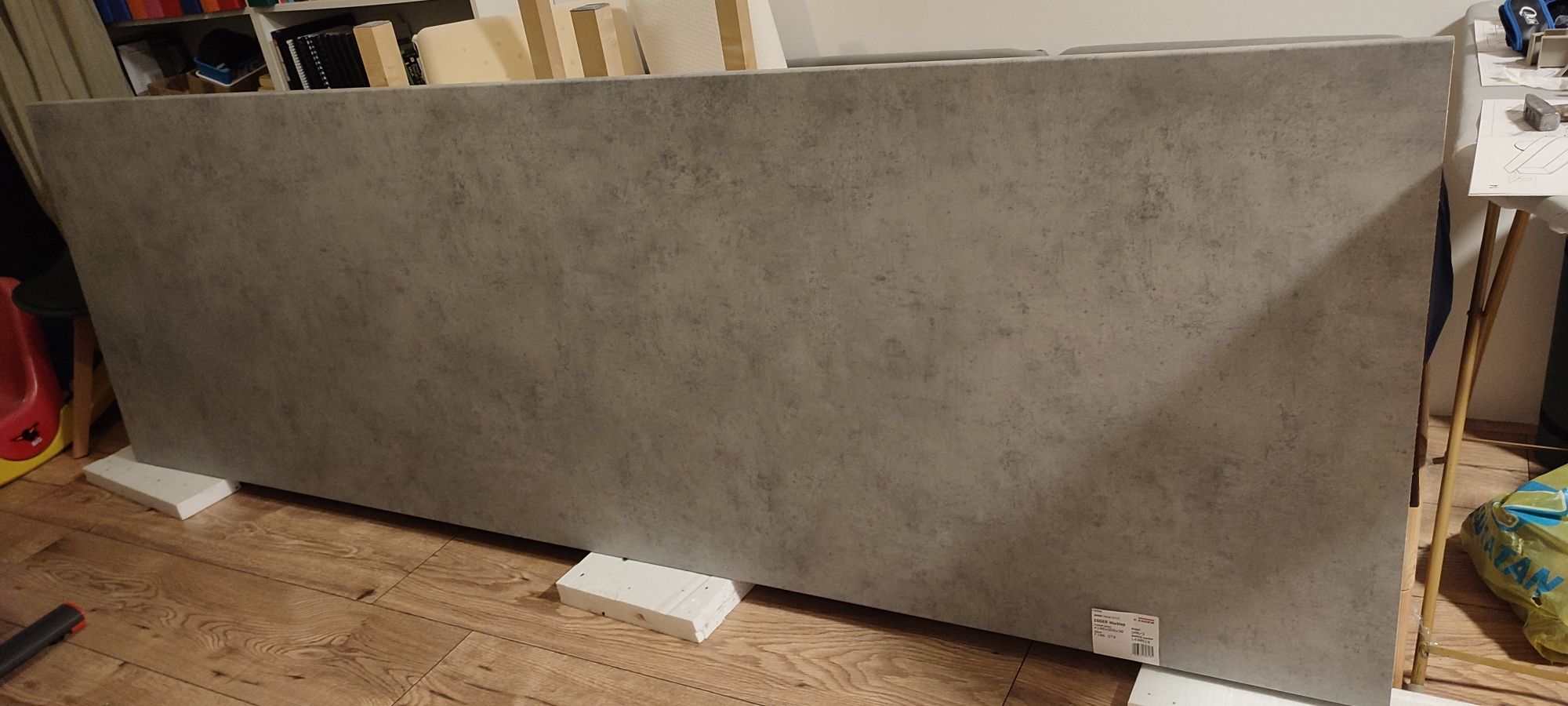 Blat EGGER F186 ST9 Beton Chicago jasnoszary 2895x920x38 mm