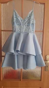 Błękitna sukienka na ramiączkach