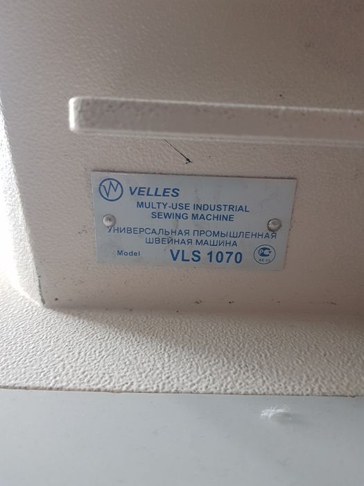 Продам промислову швейну машинку VELLES