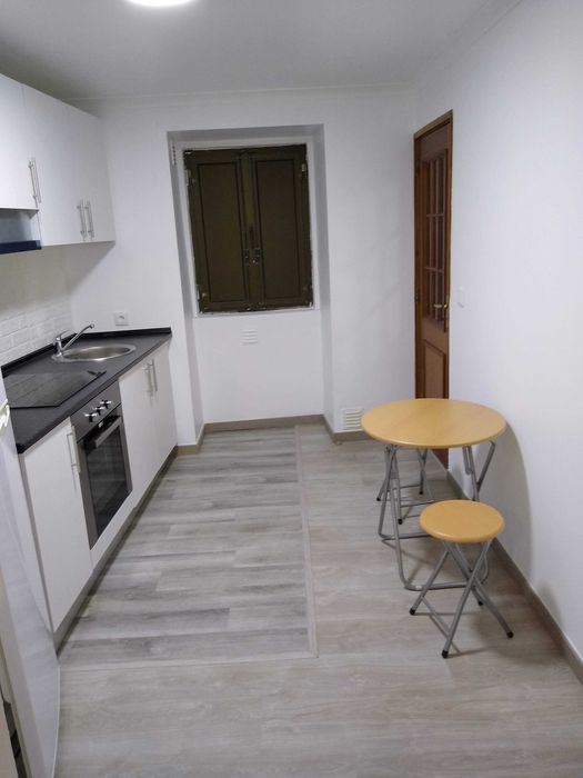 Apartamento T1 semi-mobilado para arrendar
