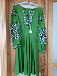 Вишете плаття  зелене