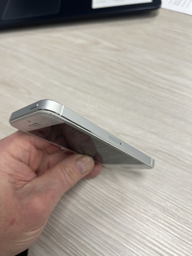 Айфон 5s , Silver, 16 GB , Model 1533