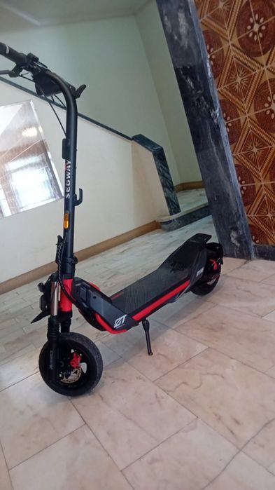 Vedo trotinete segway so tem 4 meses de uso e garantia de 3 anos