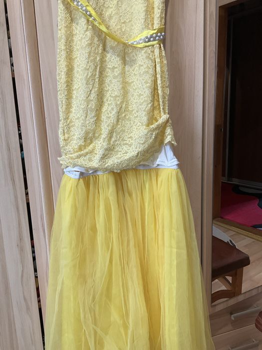 Платье нарядное. Очень нежное, круживное!