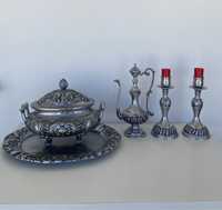 Terrina com base, jarro e duas velas - estanho