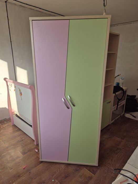Шкаф для одежды в детскую комнату. Разобран