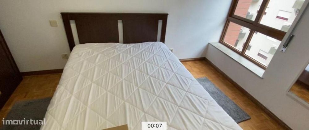 705356 - Quarto com cama de casal em...
