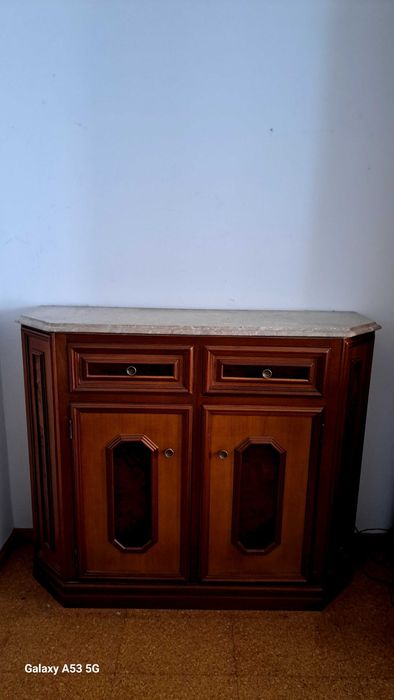 Móvel de entrada em madeira