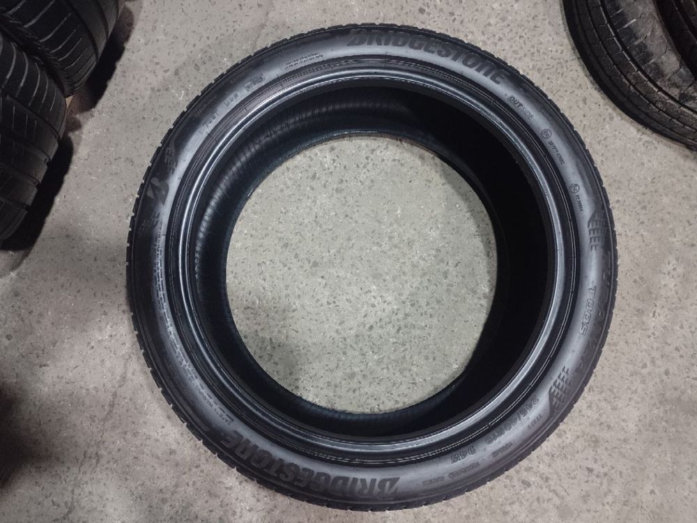 Резина Шини 245 40 R19 Bridgestone Turanza T005