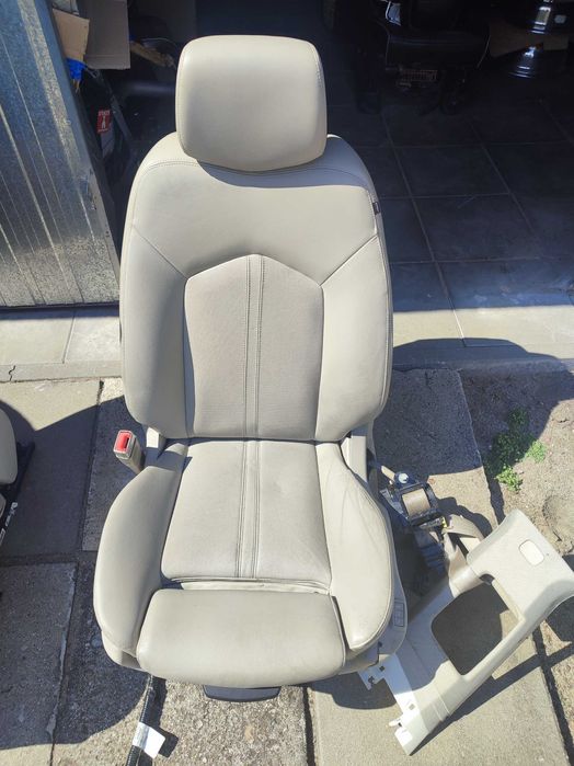 Cadillac SRX komplet siedzeń przód i tył 2010-16
