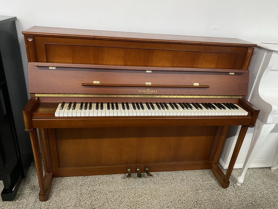 Piękne pianino Schimmel