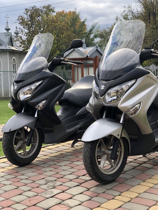 Скутер  Suzuki Burgman 2015 рік