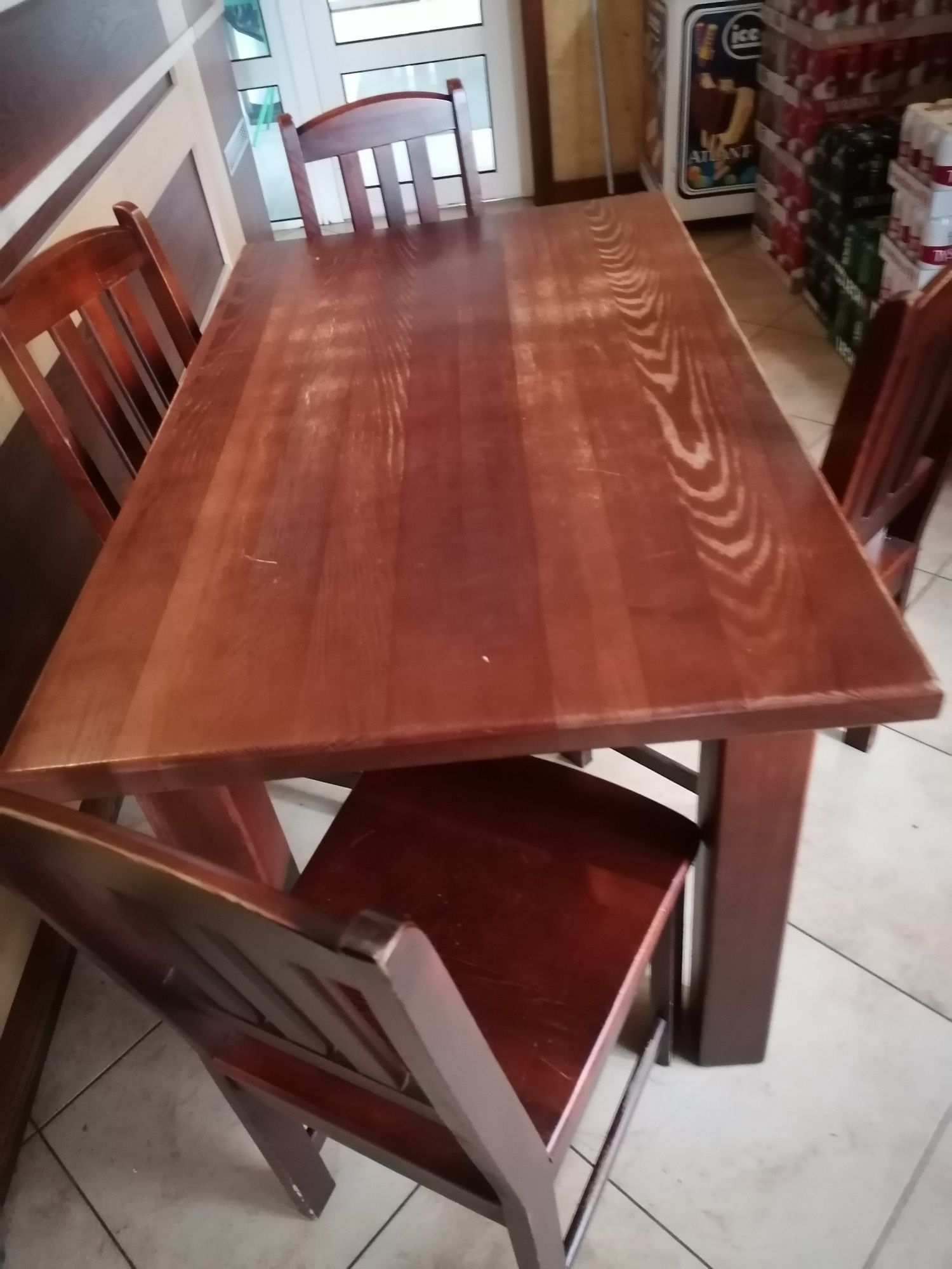 Stół drewniany z 4 krzesłami