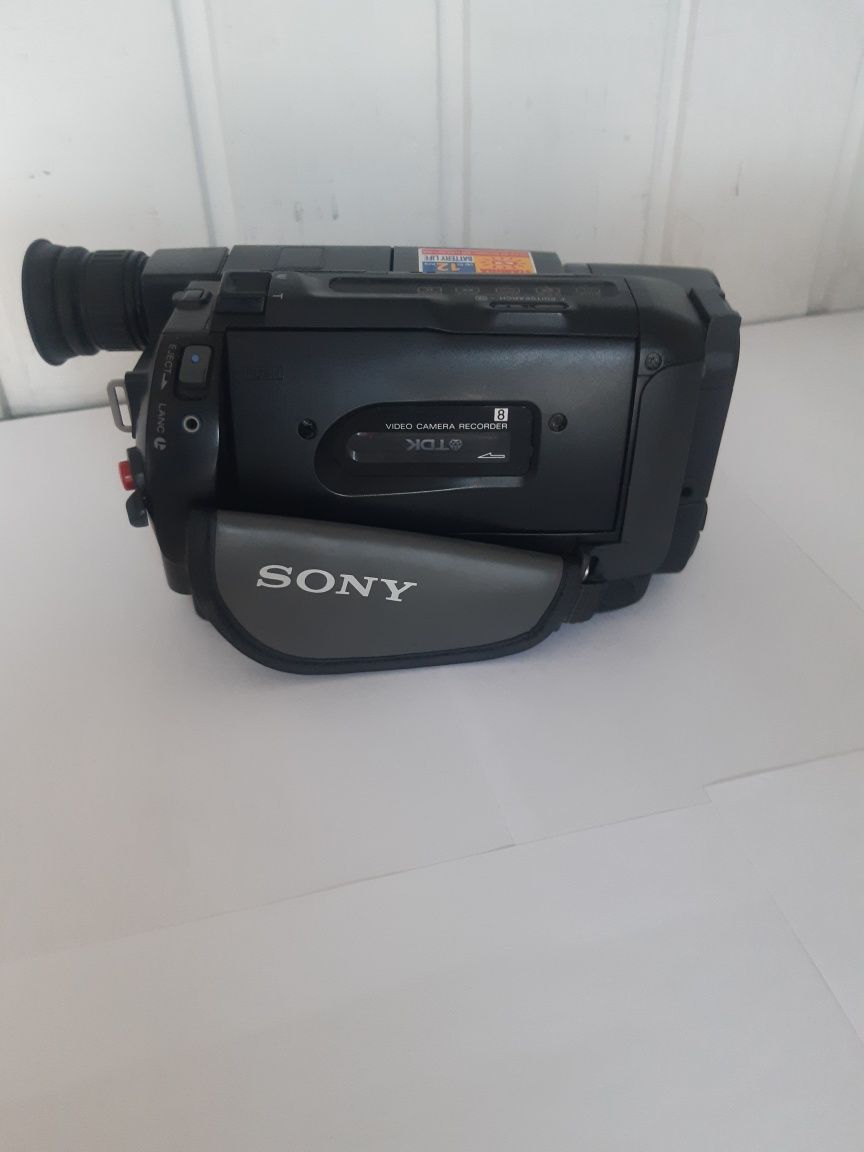 Sony CCD TR311E  видеокамера 8мм.