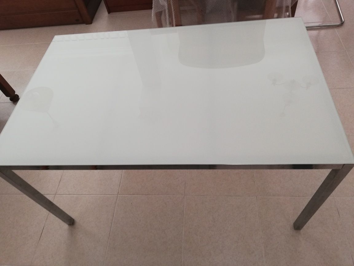 Mesa de vidro branco