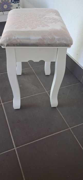 Taboret stylizowany stołek biały glamour