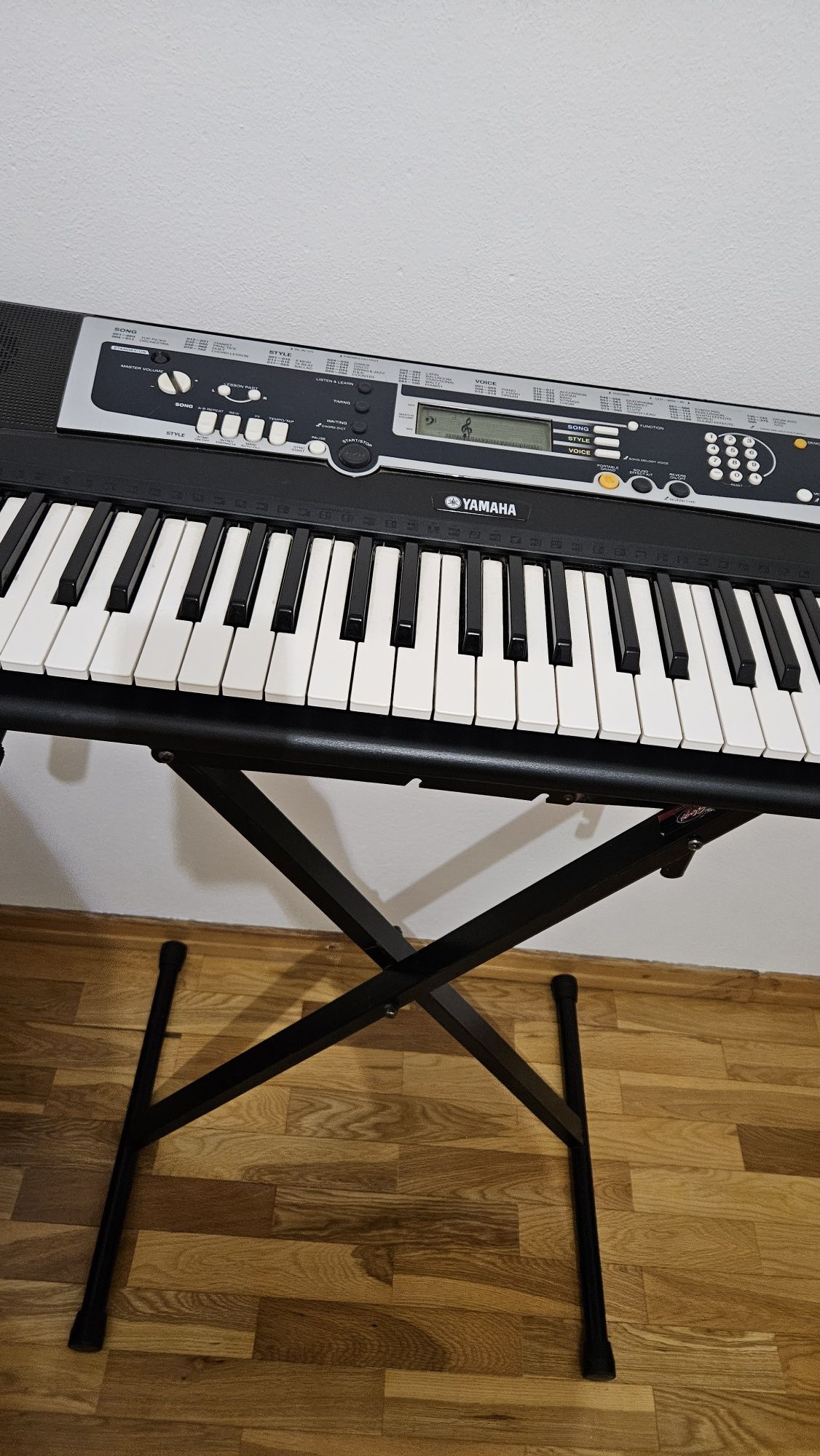 Teclado Yamaha + Tripé