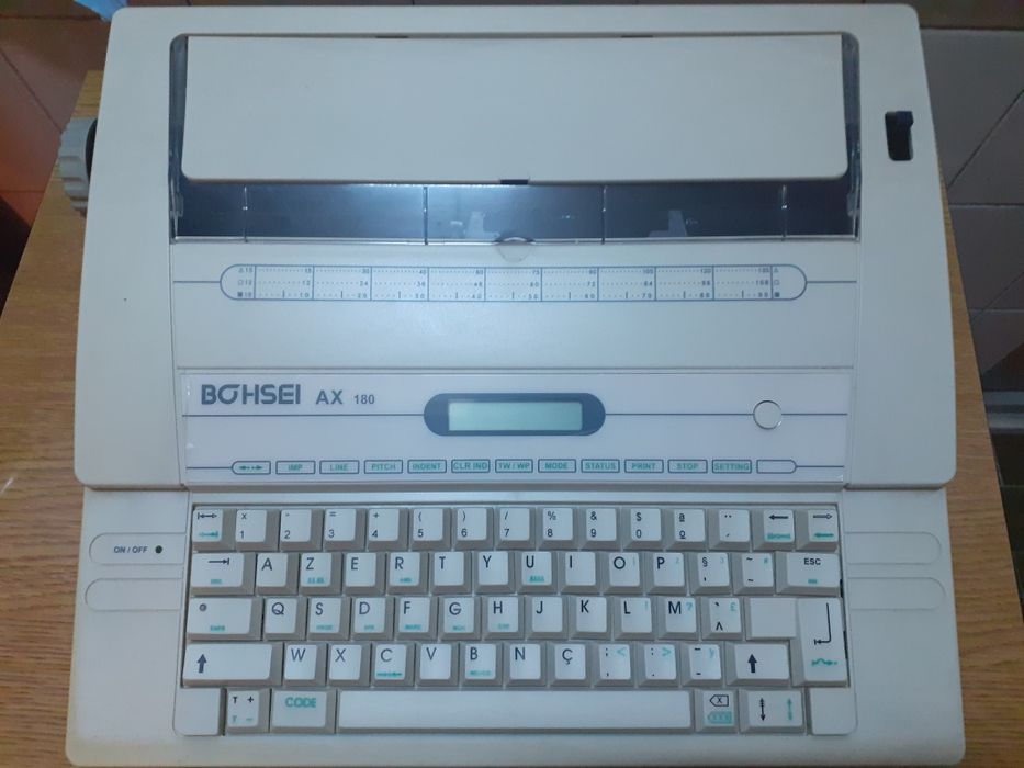 Máquina de escrever electrónica