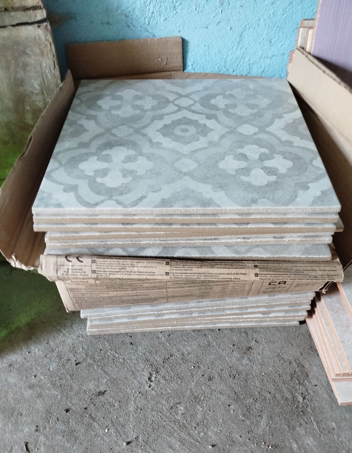 Gres szkliwiony 30x30, 28 płytek
