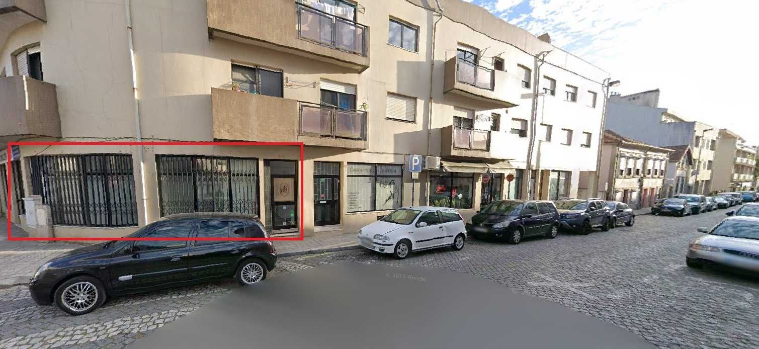 Loja com frente de 10metros para arrendar na Senhora Hora, Matosinhos