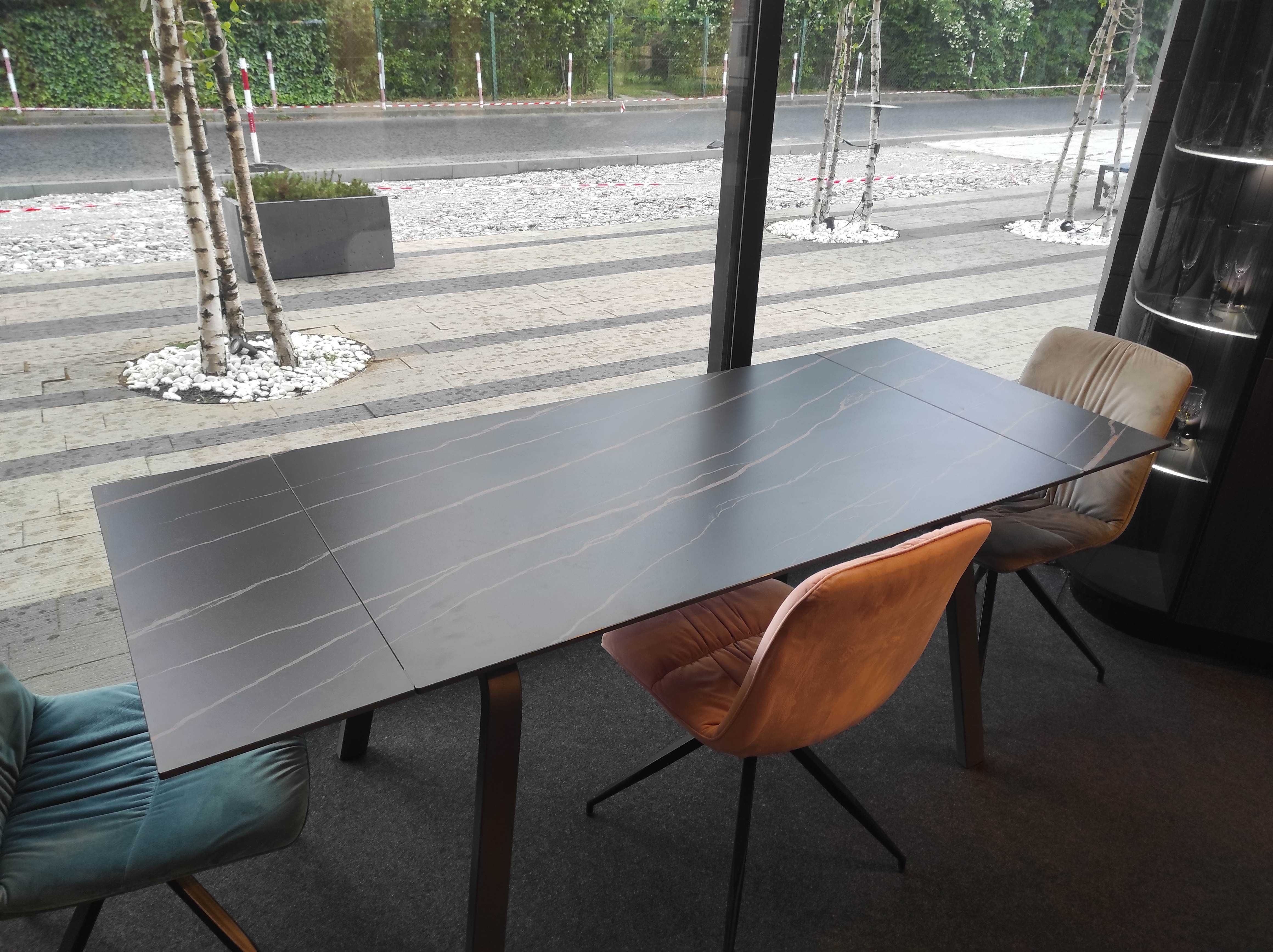 Włoski stół rozkładany z blatem ceramicznym - model Dylan