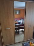 Szafa trzydrzwiowa z lustrem
