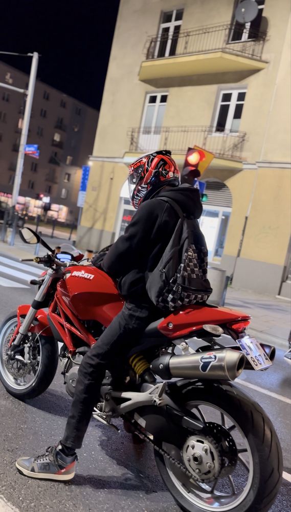 Ducati Monster 1100 + dodatki