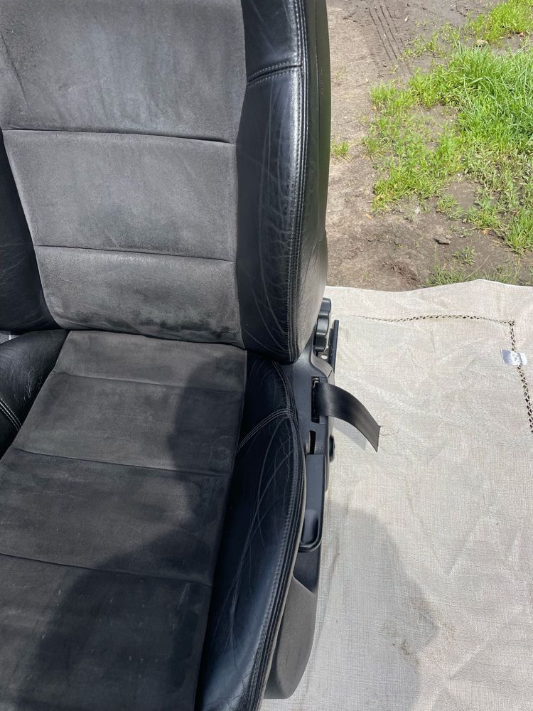 Komplet foteli do Audi A4 B6 B7 S-Line półskóra, alcantara