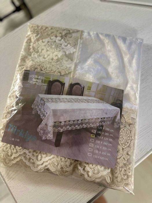 Скатерть бархатна  з молочним мереживом "Імператор", 120см х 150см