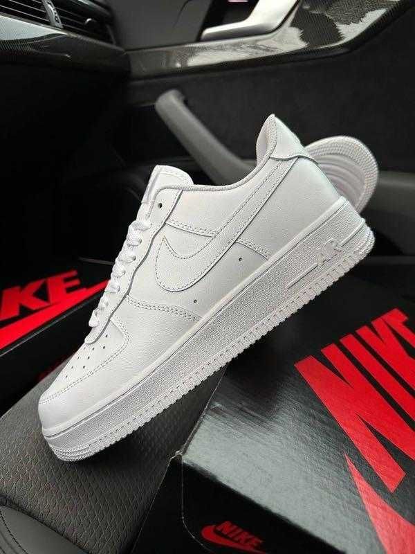 Весняно-літні чоловічі кросівки Nike Air Force Classic White