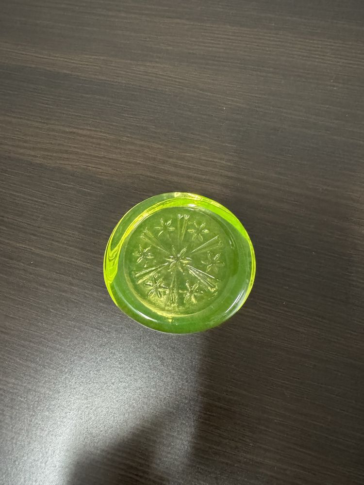 Szkło uranowe gwiazdka 1,5 cm x 9 x 9,5
