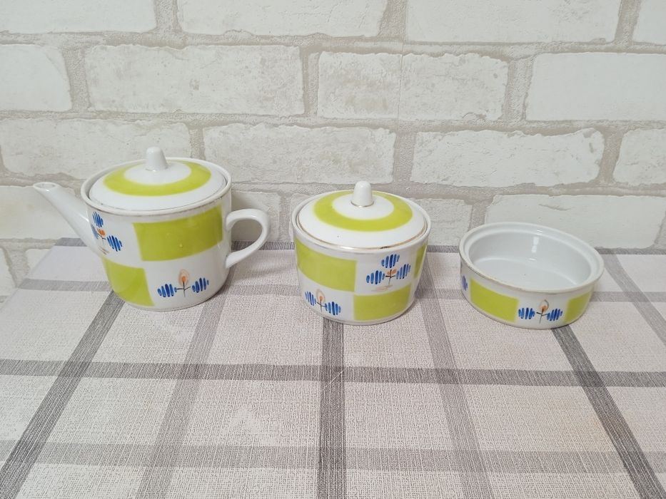 Ваза, фужеры,чайная пара