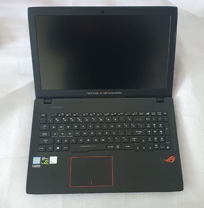 Asus ROG Strix GL553VE15,6" i7-7700 HQ, GTX 1050Ti, 8GB RAM, 1 TB HDD