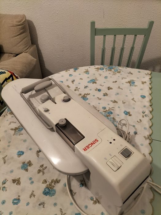 Tábua de Passar a ferro a Vapor - SINGER