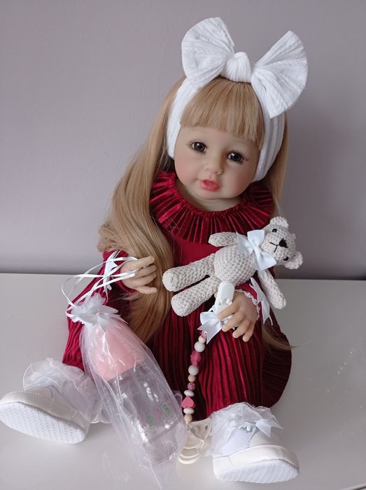 Piękna lala w typie reborn z wyprawką