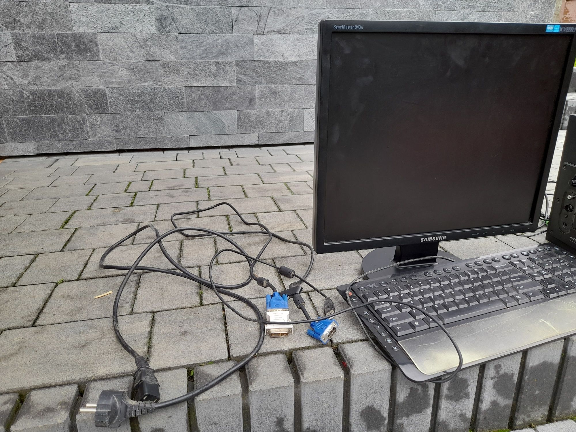 Sprzęt audio z monitorem