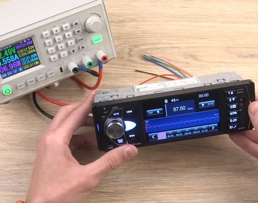 Автомагніитола з дисплеєм bluetooth usb вхід для камери заднього виду