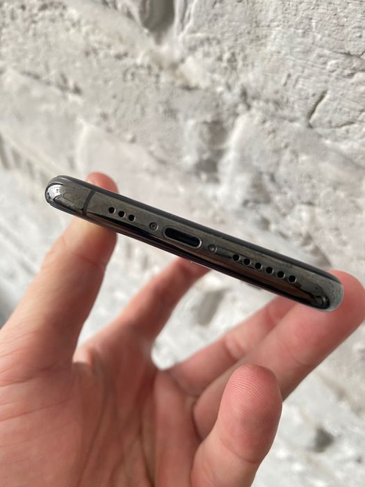 Apple iphone XS 256Гб не вмикається, екран корпус ОК без айклауд донор