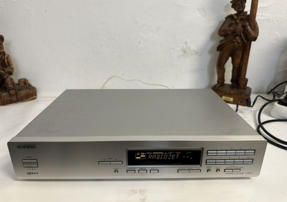 Tuner stereo Onkyo T-4211, Made in Malaysia.